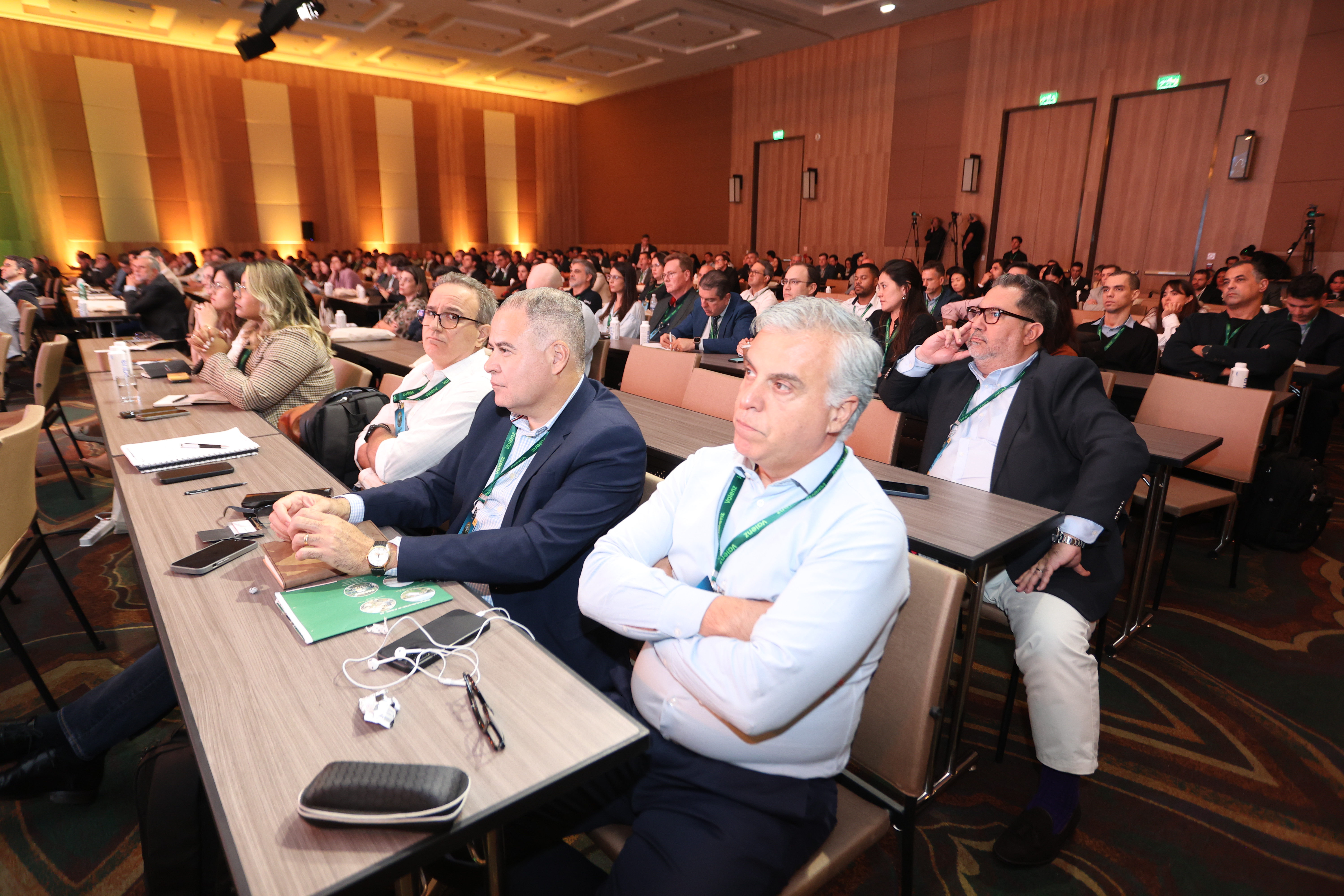 Palestrante apresentando no palco da Conferência BiodieselBR